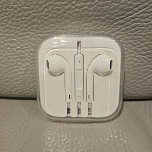 White Wired Earbuds with Case